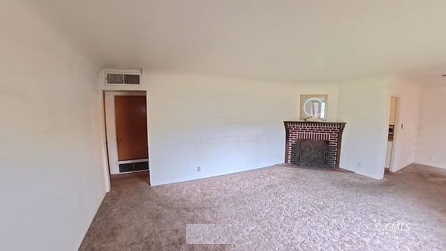 1034 W Live Oak St photo 3