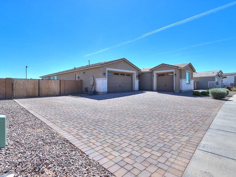 22335 N DANIEL Drive photo 1