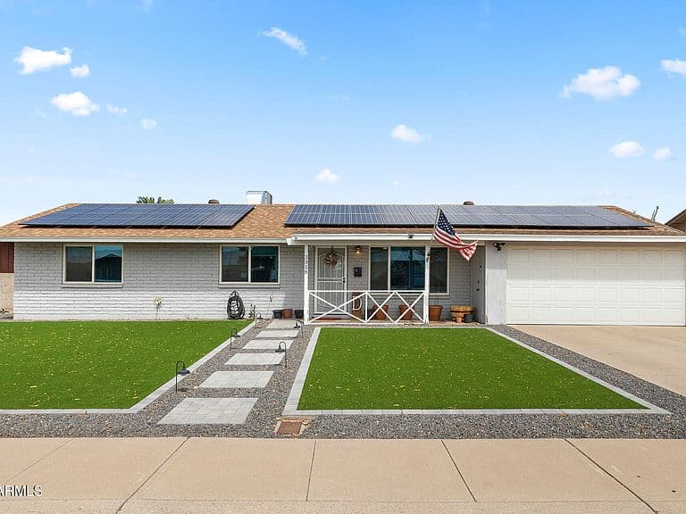 3318 W PERSHING Avenue photo 1