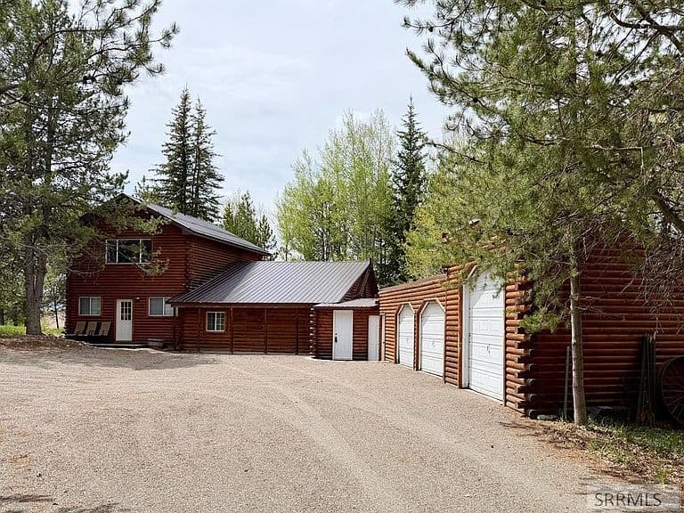 4450 Golden Eagle Dr photo 1
