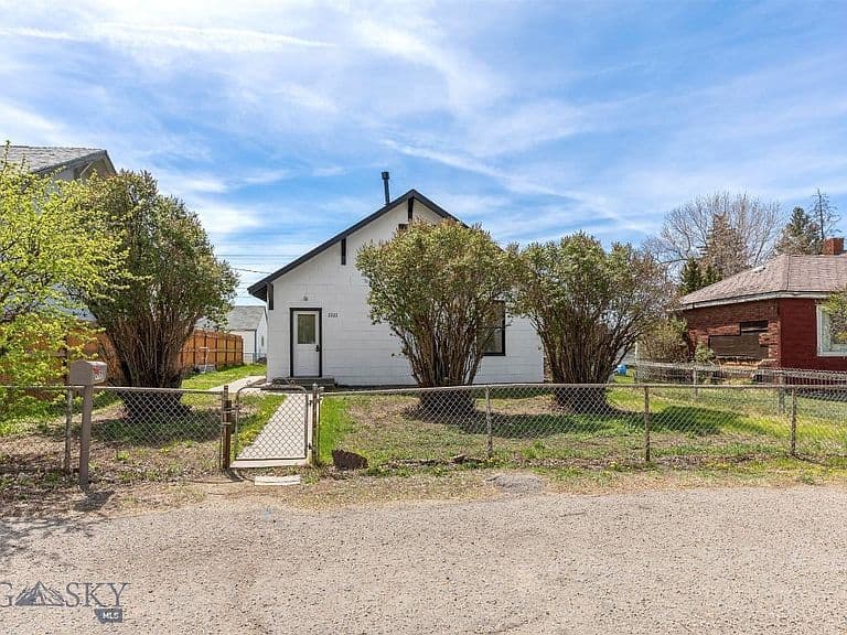 2322 Locust St photo 1