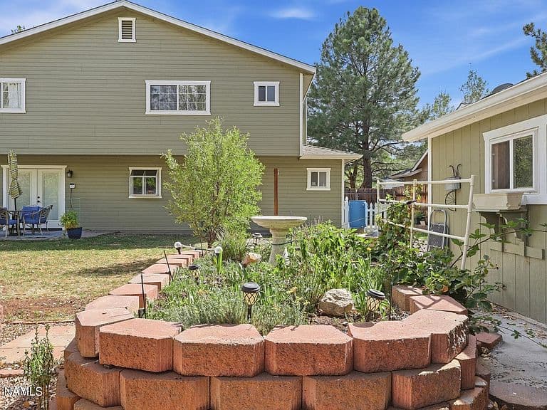 6814 E Eagle Crest Dr photo 3