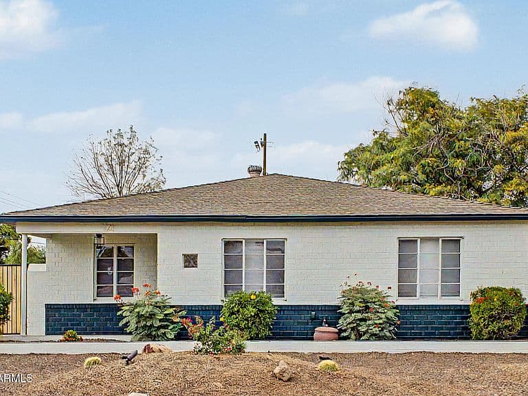 174 W ELM Street photo 3