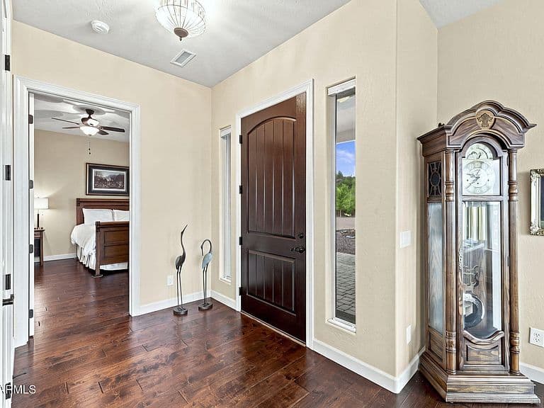 648 S Lakeview Drive photo 5