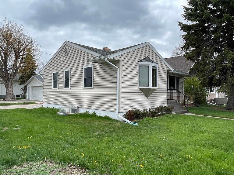 322 4th Ave W photo 2