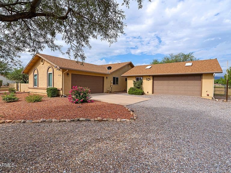 4538 S PUEBLO Avenue photo 3