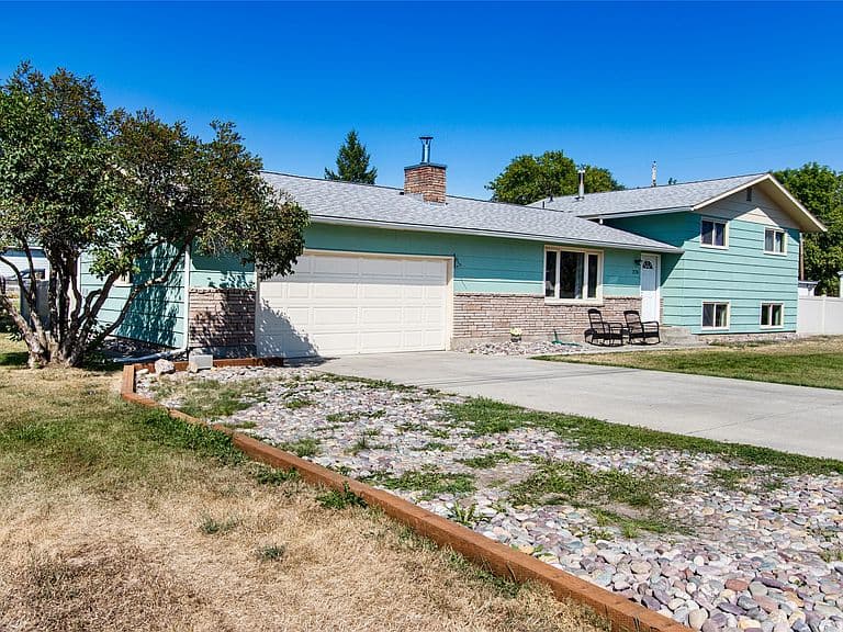 215 Park Dr photo 2