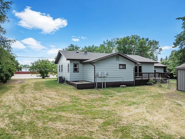 112 Pleasant Ave N photo 5