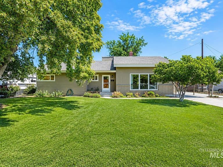 7634 W Cambridge Dr photo 1