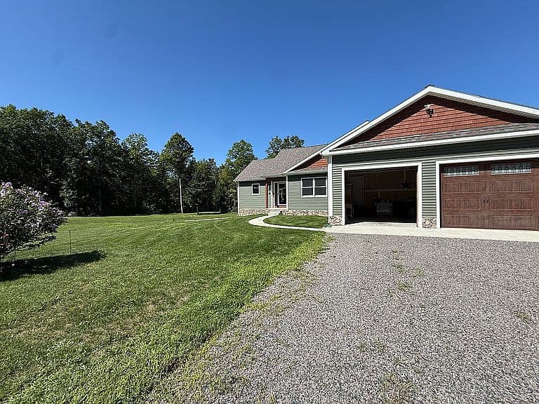 110 Holmes Rd photo 2