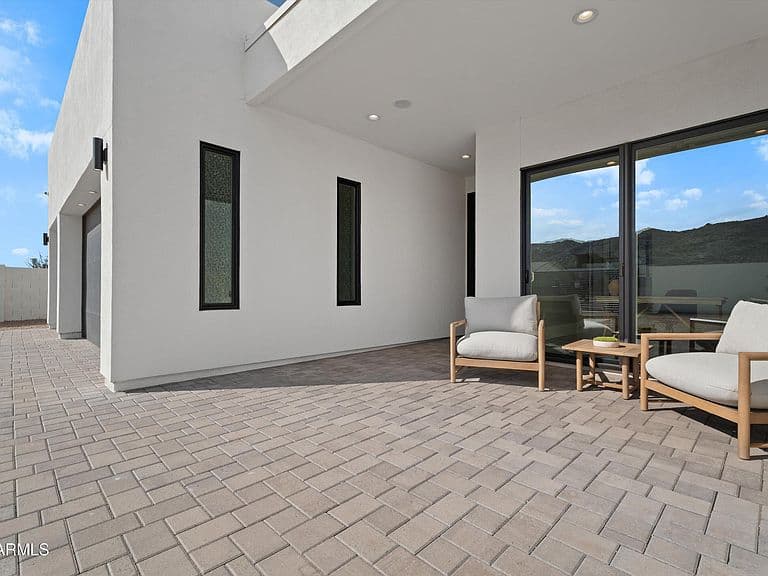 2240 E SOUTH MOUNTAIN Avenue photo 4