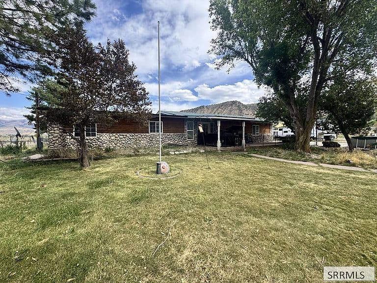 1912 N Leo Ln photo 1