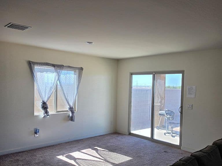 980 W 20TH Street photo 4