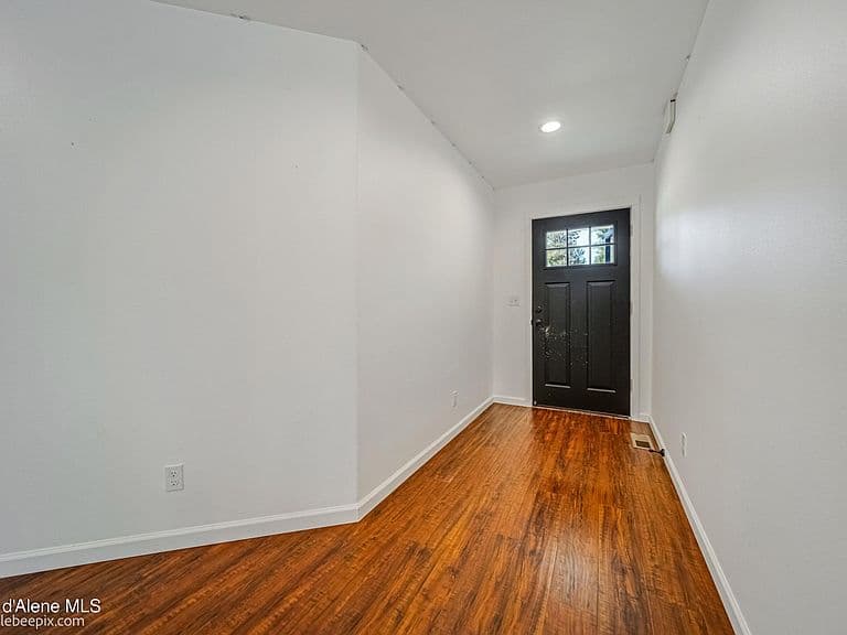 323 Huppert Ln photo 5