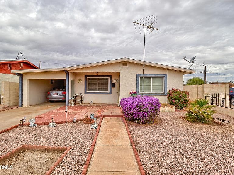 812 N SUNSHINE Boulevard photo 2