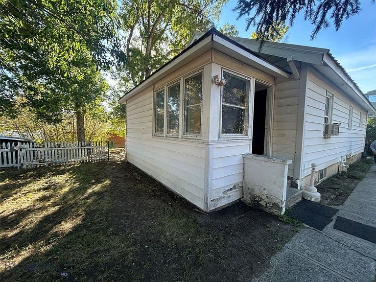 1427 W Crawford St photo 1