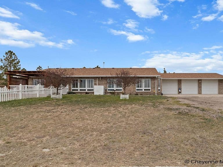 2745 Chrysler Rd photo 4