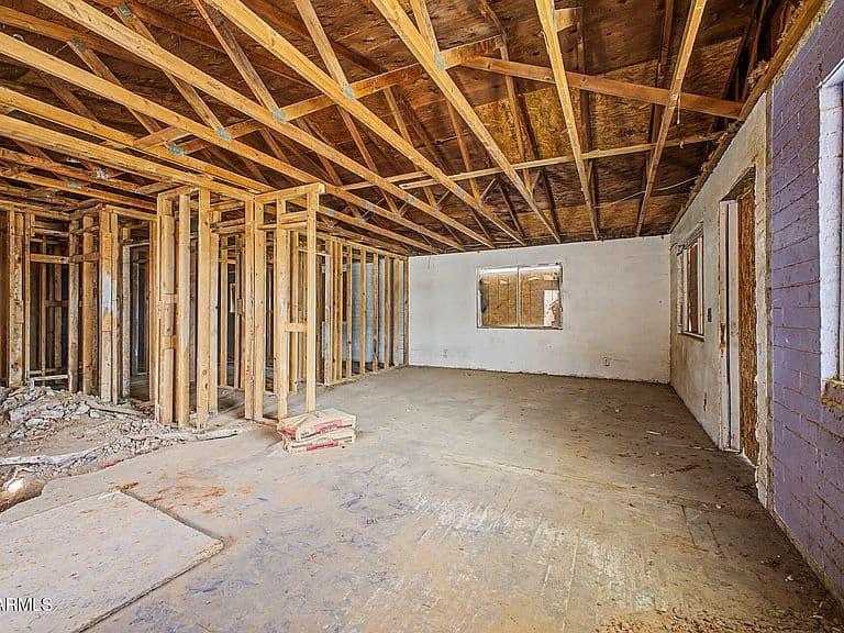 212 6TH Avenue W photo 5