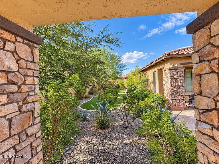 1522 W HORSETAIL Trail photo 4