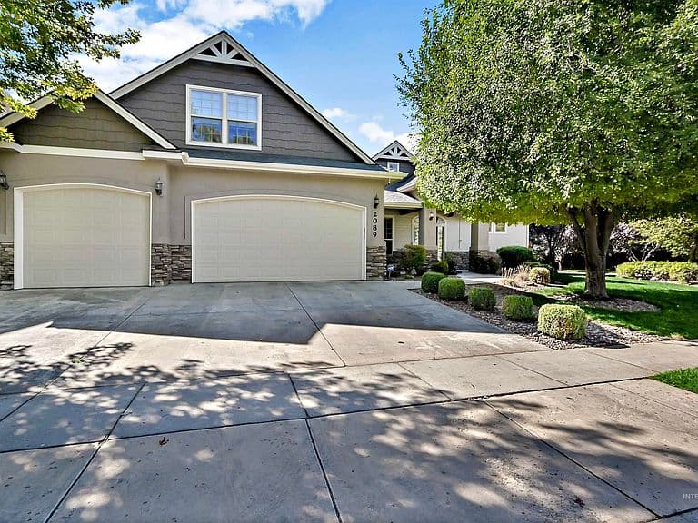 2089 W Grand Teton Dr photo 3