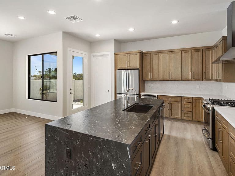 1303 E ORANGEWOOD Avenue photo 4