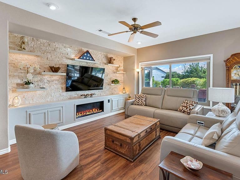 18401 N VILLA BELLA Drive photo 3