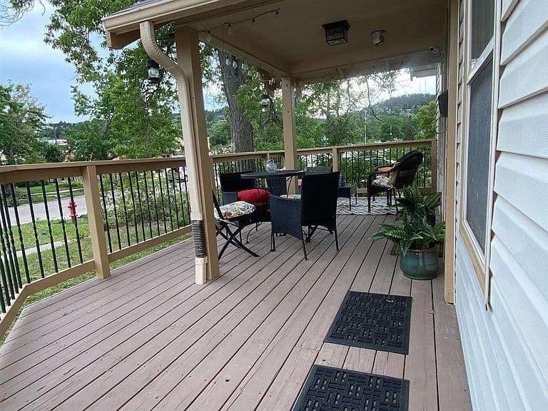 720 Saint Andrew St photo 5