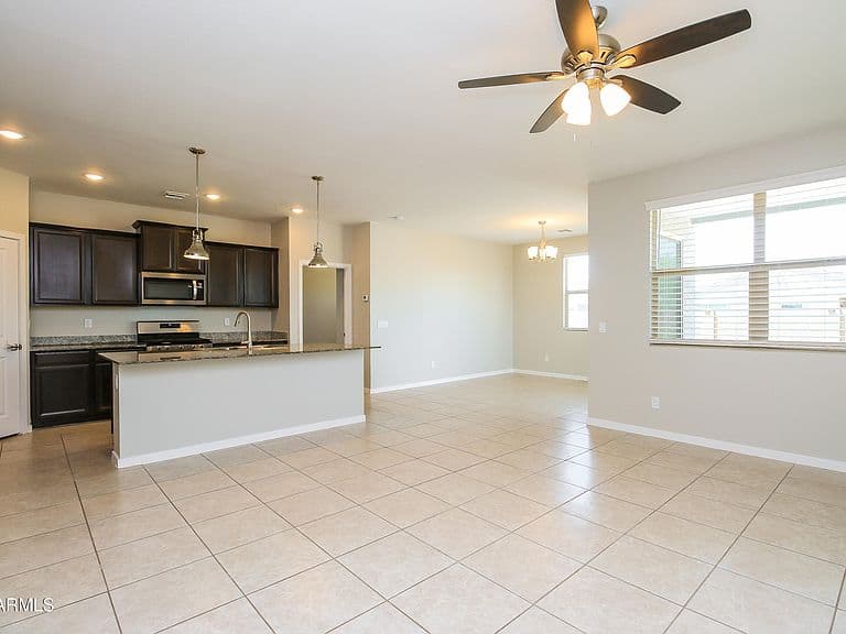 40454 W HENSLEY Way photo 3