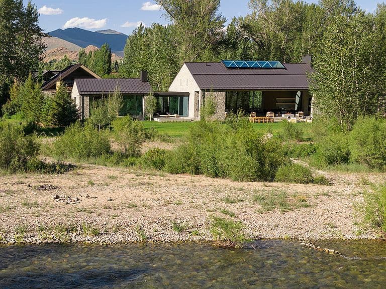 490 Wood River Dr photo 2