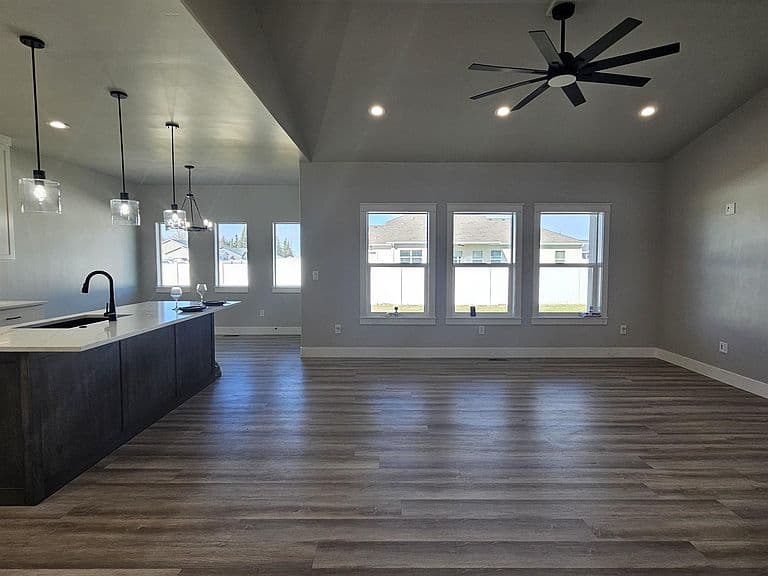 1522 W Ruby Dr photo 3