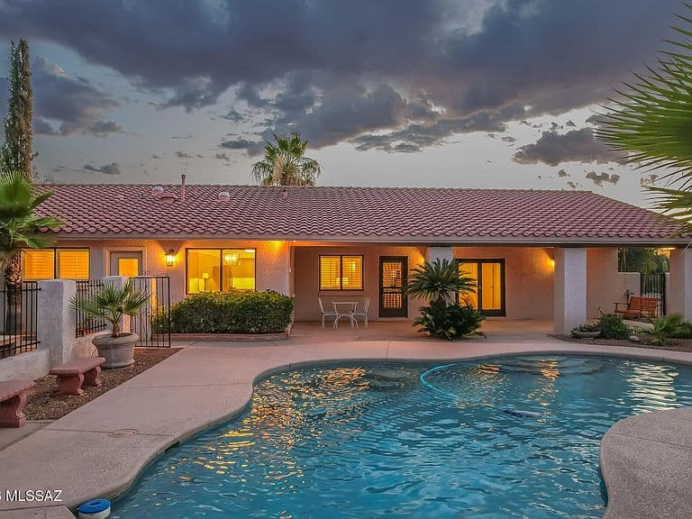 6990 N Paloma Dr photo 2