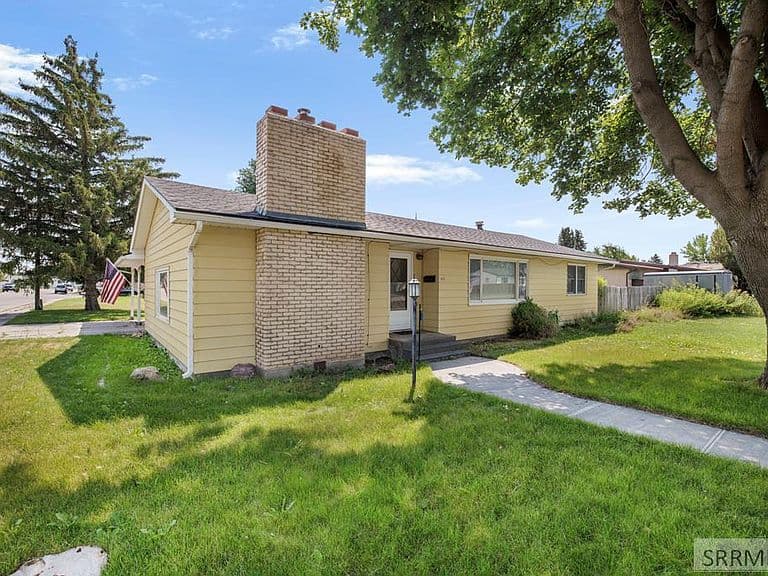 425 Horrocks Dr photo 1