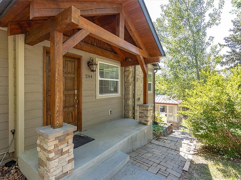 244 Parkhill Dr photo 2