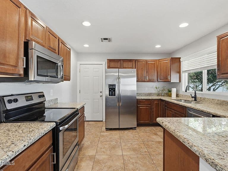 18815 N 22nd Ln photo 3