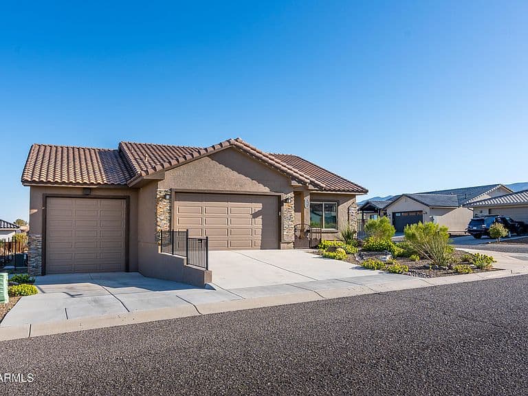 661 SHADOW CANYON Drive photo 1