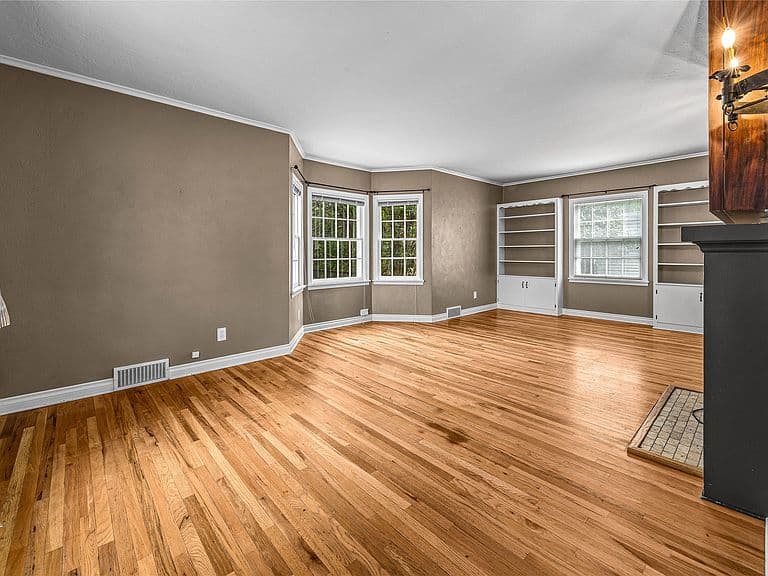 665 Woodworth Ave photo 4