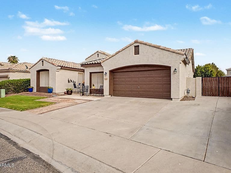 1813 W GOLDFINCH Way photo 1