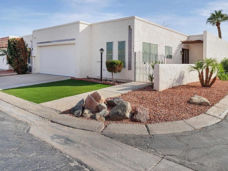 1401 E Torrey Pines Cir photo 1