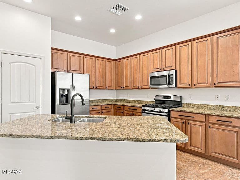 12584 N Sunrise Shadow Dr photo 3