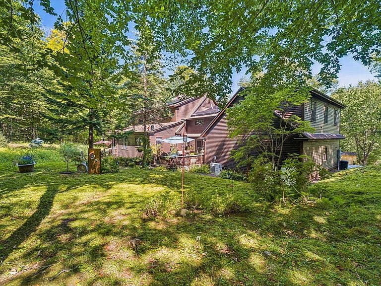 233 Brothers Road photo 3