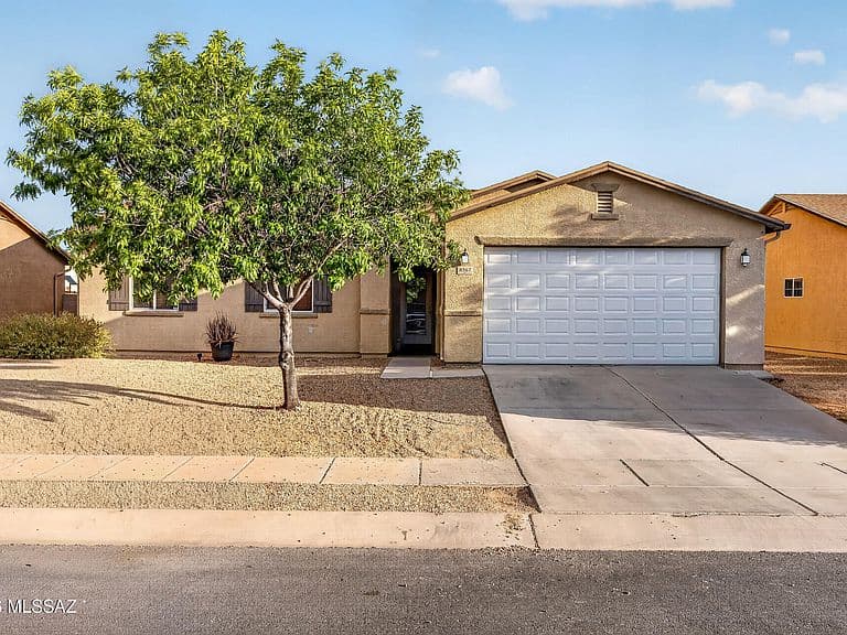 8367 W Kittiwake Ln photo 3