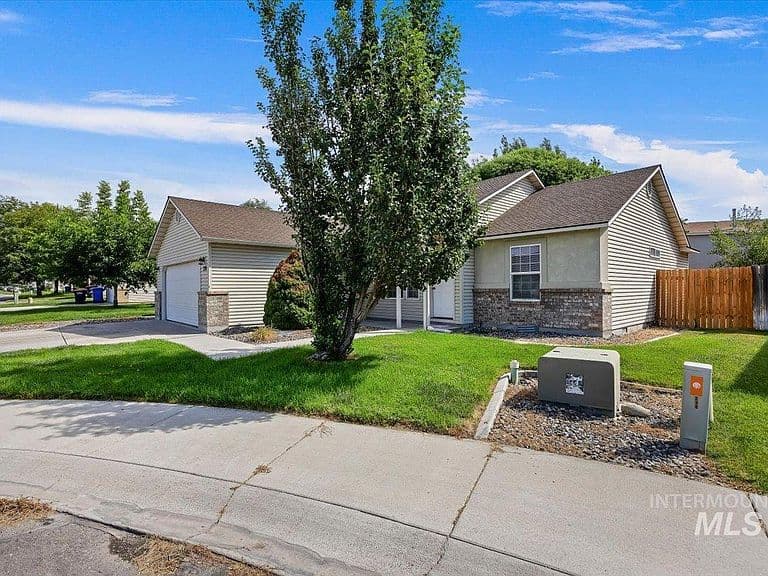 226 Teton St photo 2