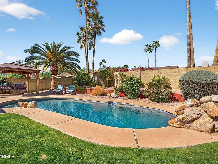 5516 E BECK Lane photo 3