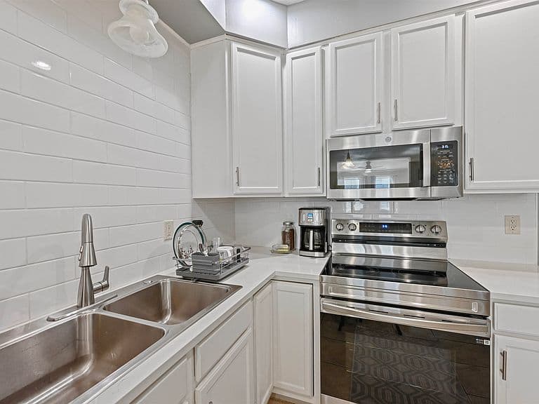 1044 North Avenue #8 photo 3
