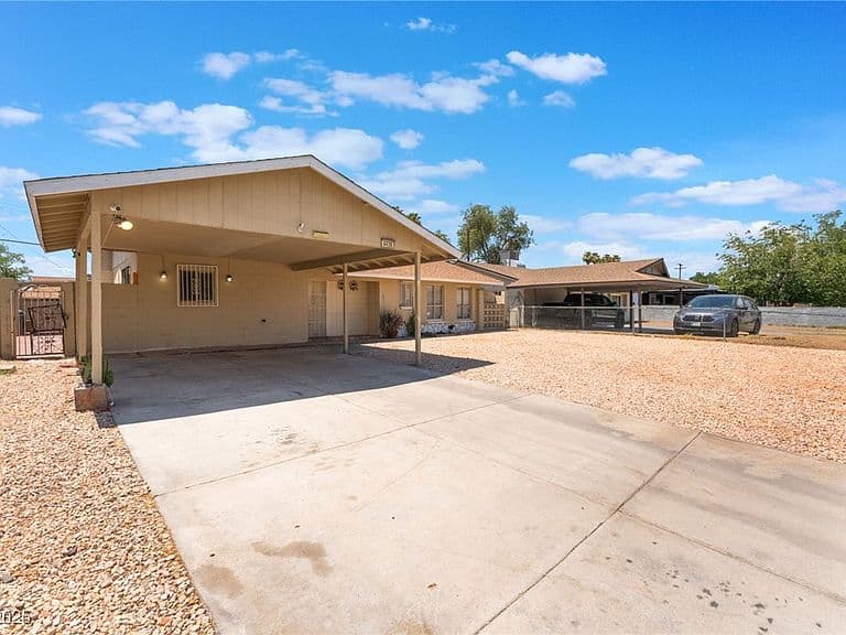 4436 E Ogden Ave photo 4