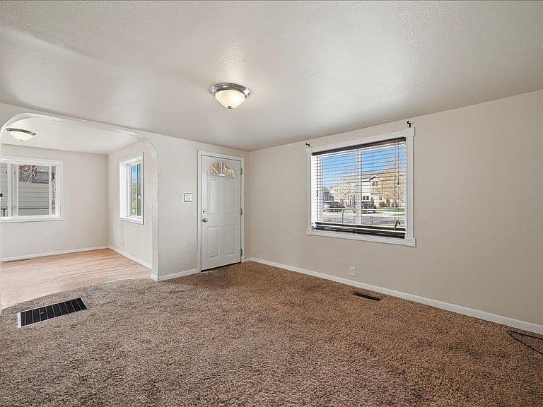 1120 N Canyon St photo 4