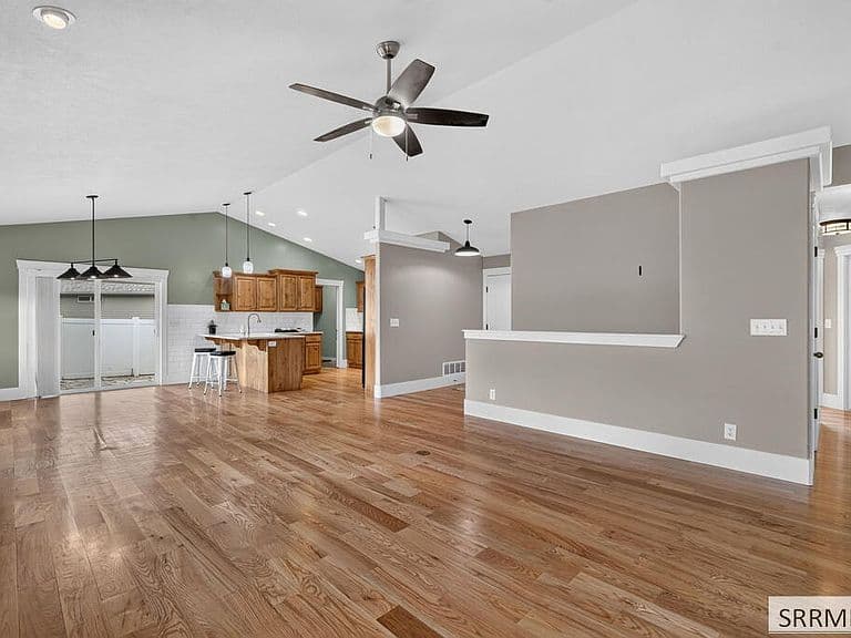 2450 Skylar Pl photo 3