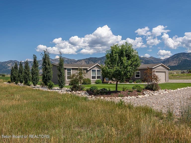 1745 County Road 122 photo 2