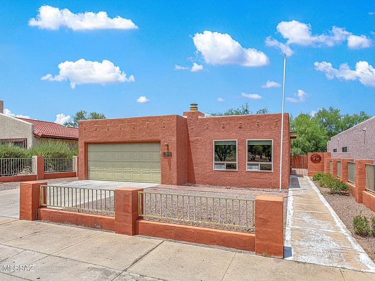 1208 S Brown Ave photo 1