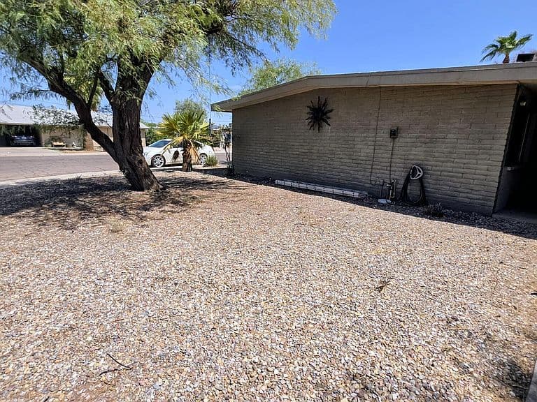 725 E BRENDA Drive photo 4